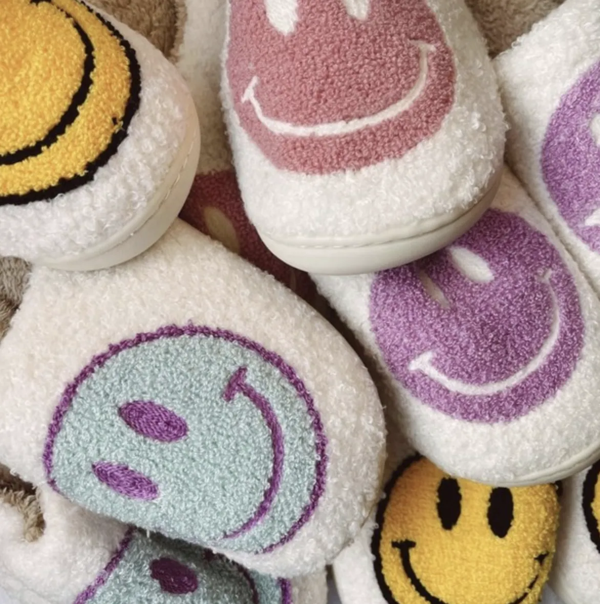 Lovelina - Smiley Cozy Slippers - Pink